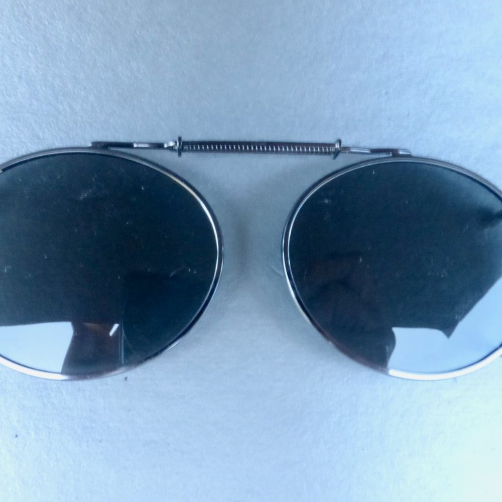 Solar Shield Clip On Gray Lens Sunglasses Oval 50 Unisex Wire Scratch Resistant
